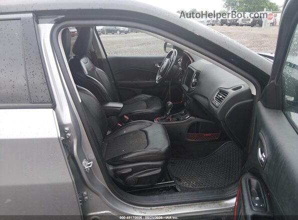 3C4NJDDB6KT739529 2019 JEEP COMPASS Gray Front interior view