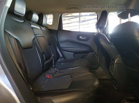 3C4NJDDB7KT747963 2019 JEEP COMPASS Silver Vista de los asientos traseros