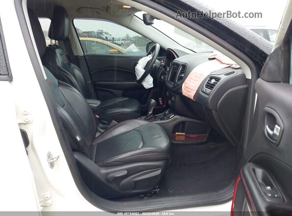3C4NJDDB7KT759806 2019 JEEP COMPASS White წინა სალონის ხედი
