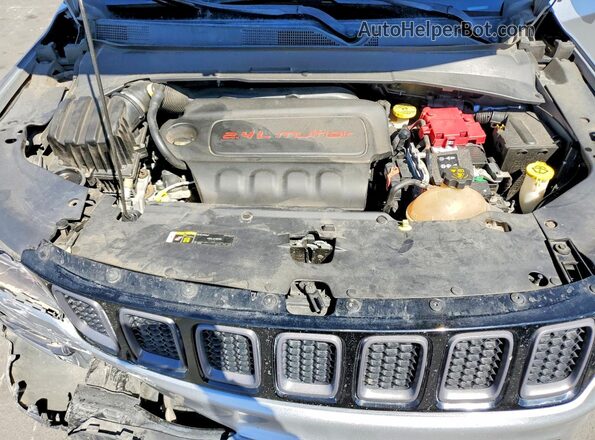 3C4NJDDB7LT162933 2020 JEEP COMPASS Silver უკანა სალონის ხედი