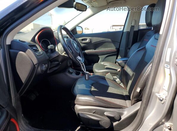 3C4NJDDB7LT162933 2020 JEEP COMPASS Silver წინა სალონის ხედი