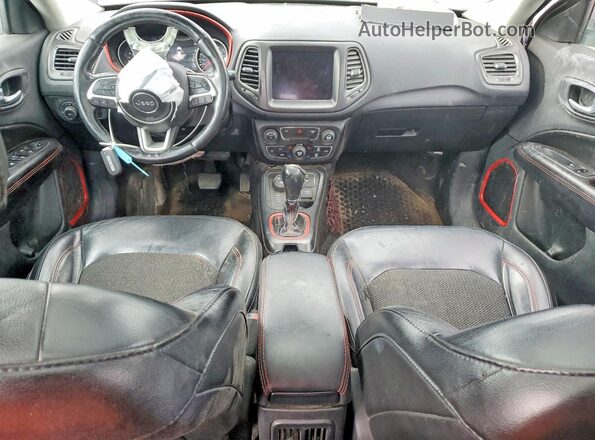 3C4NJDDB8JT493534 2018 JEEP COMPASS Серый 