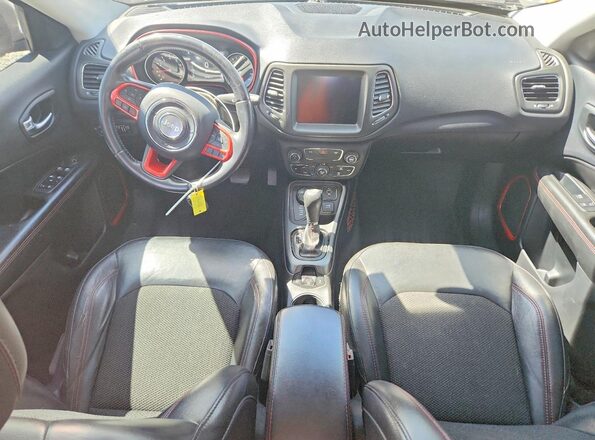 3C4NJDDB8KT728550 2019 JEEP COMPASS Silver 