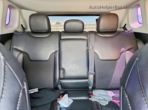 3C4NJDDBXLT184604 2020 JEEP COMPASS Красный Вид задних сидений