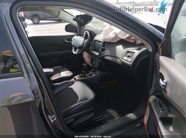 3C4NJDDBXLT227631 2020 JEEP COMPASS Gray წინა სალონის ხედი