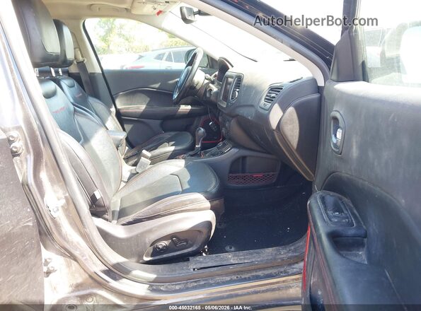 3C4NJDDBXMT599097 2021 JEEP COMPASS Gray Front interior view