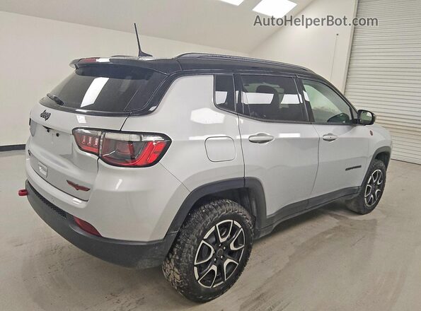 3C4NJDDN2ST583922 2025 JEEP COMPASS Silver Tył prawy