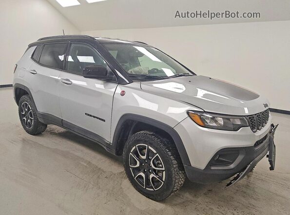 3C4NJDDN2ST583922 2025 JEEP COMPASS Silver Przód prawy