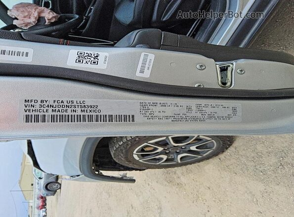 3C4NJDDN2ST583922 2025 JEEP COMPASS Silver Widok naklejki z numerem VIN
