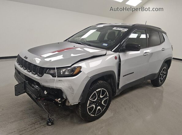 3C4NJDDN2ST583922 2025 JEEP COMPASS Silver 