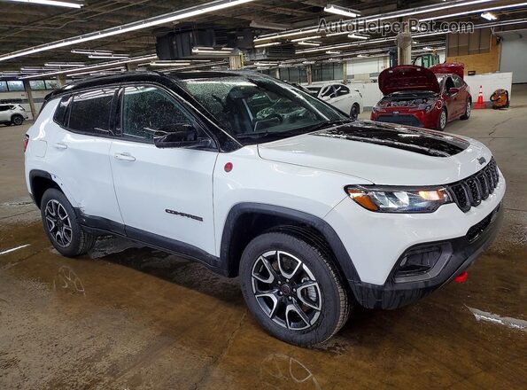 3C4NJDDN4ST536861 2025 JEEP COMPASS Белый Передняя правая четверть