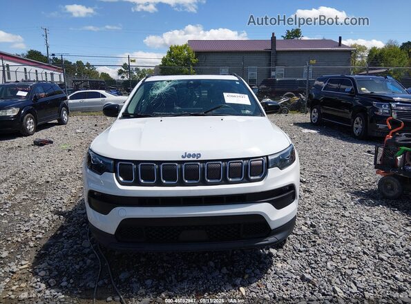 3C4NJDFB3NT231990 2022 JEEP COMPASS White Widok wnętrza z tyłu