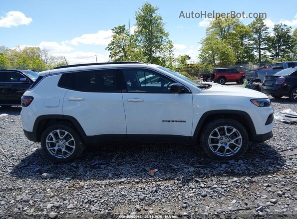 3C4NJDFB3NT231990 2022 JEEP COMPASS White Widok wnętrza 360 stopni