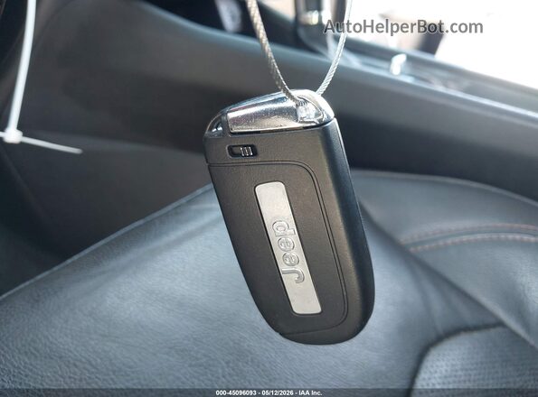 3C4NJDFB7NT219258 2022 JEEP COMPASS Gray Առջևի վահանակի տեսք