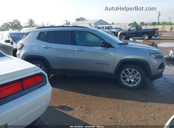 3C4NJDFN6PT558316 2023 JEEP COMPASS Gray Widok wnętrza z tyłu