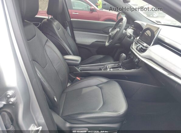 3C4NJDFNXPT501729 2023 JEEP COMPASS Silver Front interior view