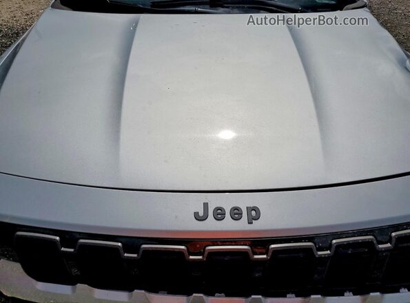 3C4PJMC28TT228738 2026 JEEP CHEROKEE Серебряный Вид подкапотного пространства