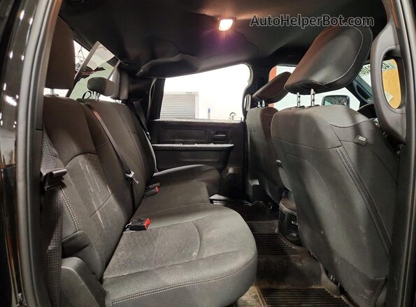 3C63R3CJXTG256548 2026 RAM 3500 Black Widok tylnych siedzeń