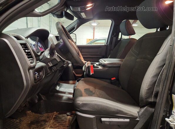 3C63R3CJXTG256548 2026 RAM 3500 Black Widok wnętrza z przodu