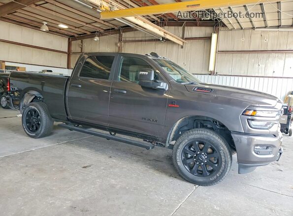 3C63R5DL2SG560242 2025 RAM 2500 Серый Передняя правая четверть