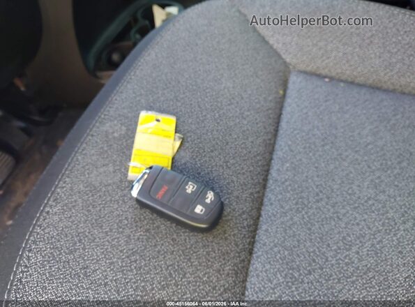 3C6LRVAG3PE583703 2023 RAM PROMASTER 1500 Красный Вид панели приборов