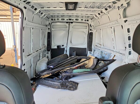 3C6LRVDG3TE154101 2026 RAM PROMASTER White Հետևի նստատեղերի տեսք
