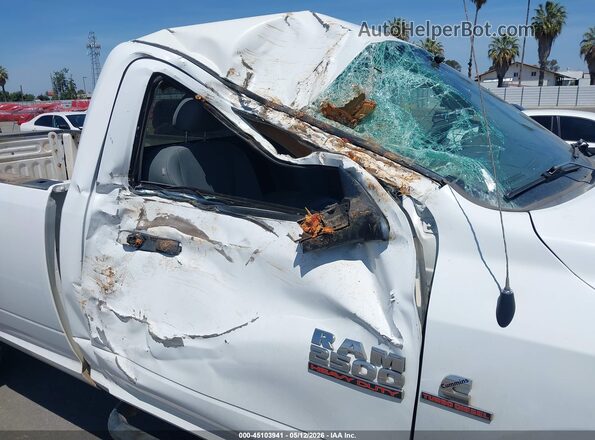 3C6MR5AL9HG763565 2017 RAM 2500 White Widok z przodu