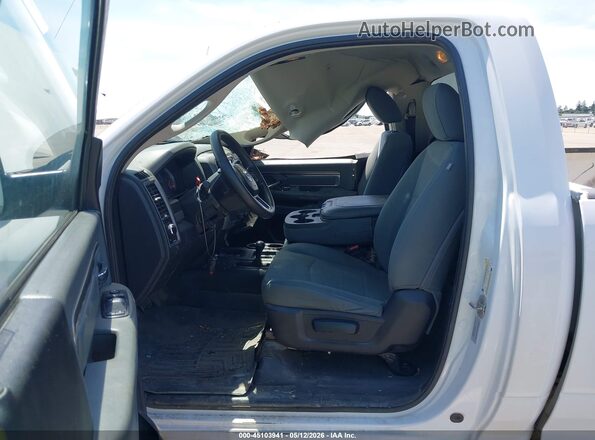 3C6MR5AL9HG763565 2017 RAM 2500 White Widok wnętrza z przodu