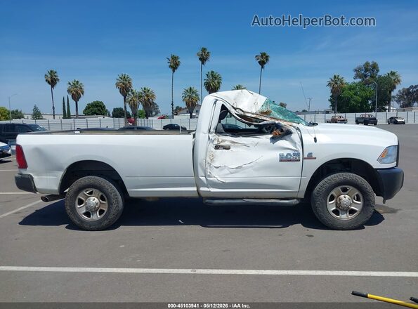 3C6MR5AL9HG763565 2017 RAM 2500 White Widok wnętrza z tyłu
