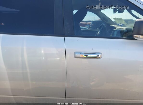3C6RR6LT7HG728452 2017 RAM 1500 Silver Widok wnętrza 360 stopni