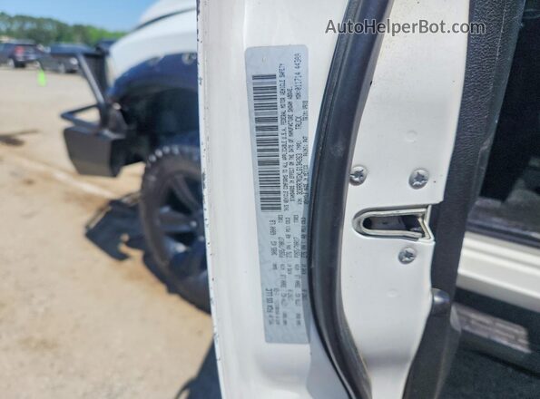 3C6RR7KGXLG134263 2020 RAM 1500 White Vista del compartimento del motor