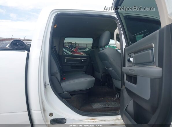 3C6RR7LT2JG135643 2018 RAM 1500 White Vista de la etiqueta del VIN