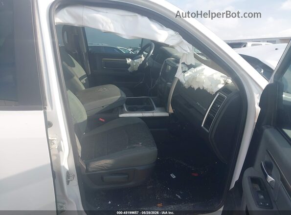 3C6RR7LT7GG240073 2016 RAM 1500 White Front interior view