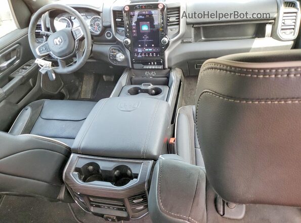 3C6SRFJPXT4180772 2026 RAM 1500 White Vista del salpicadero