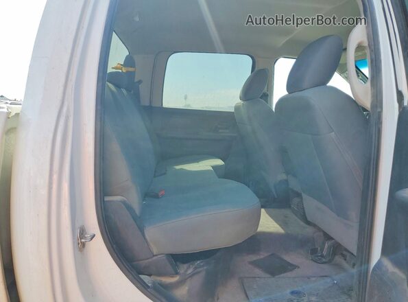3C6TR5HT8JG204841 2018 RAM 2500 White Vista de los asientos traseros