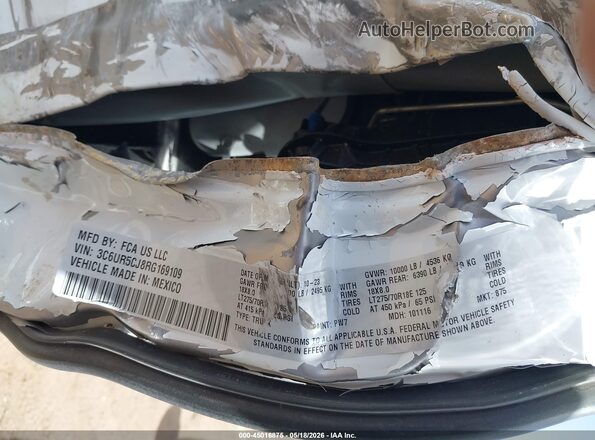 3C6UR5CJ8RG169109 2024 RAM 2500 White Widok komory silnika