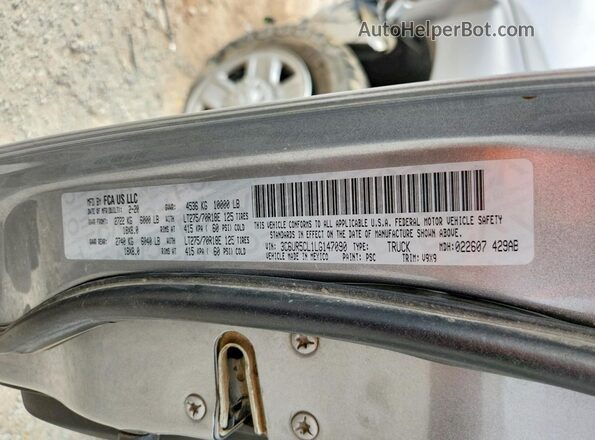 3C6UR5CL1LG147090 2020 RAM 2500 Silver Engine compartment view