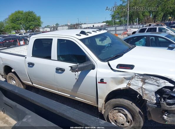 3C6UR5CL7RG234551 2024 RAM 2500 White Սալոնի հետևի տեսք