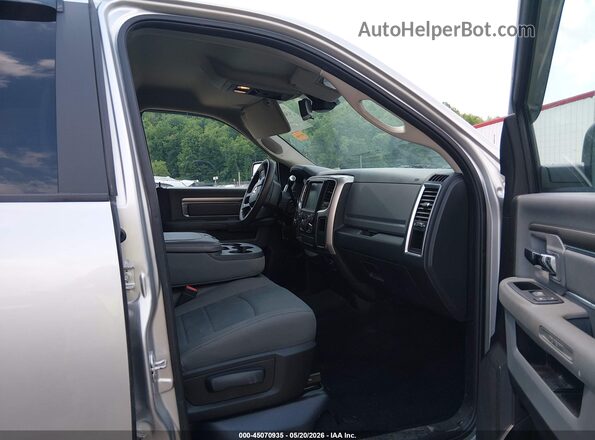 3C6UR5DL2GG103815 2016 RAM 2500 Silver Вид салону спереду
