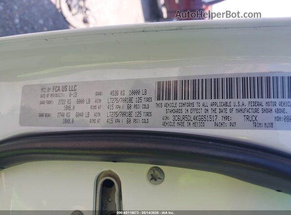 3C6UR5DL4KG651517 2019 RAM 2500 White Engine compartment view
