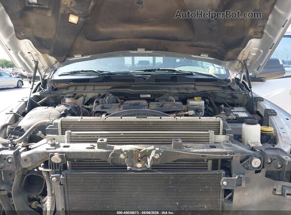 3C6UR5DL5HG756527 2017 RAM 2500 Silver Vista trasera