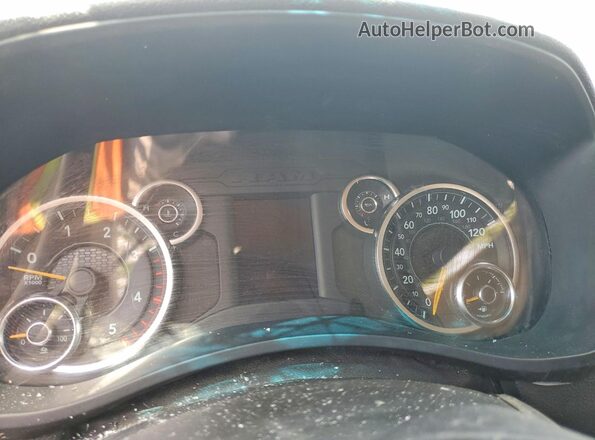 3C6UR5DL5KG632037 2019 RAM 2500 White Widok zestawu wskaźników