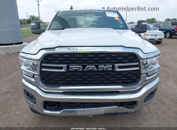 3C6UR5DL7RG338276 2024 RAM 2500 White Widok zestawu wskaźników
