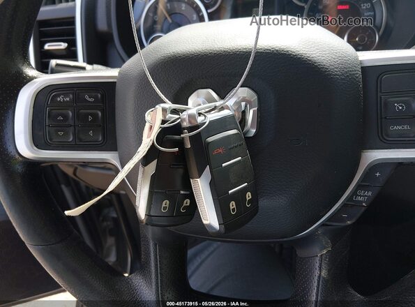 3C6UR5DL8LG159915 2020 RAM 2500 Gray Вид панелі приладів