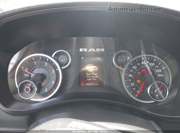 3C6UR5DL9RG102387 2024 RAM 2500 Black Widok tylnych siedzeń