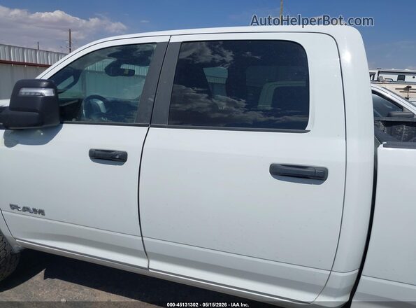 3C6UR5DL9RG283409 2024 RAM 2500 White Vista interior de 360 grados