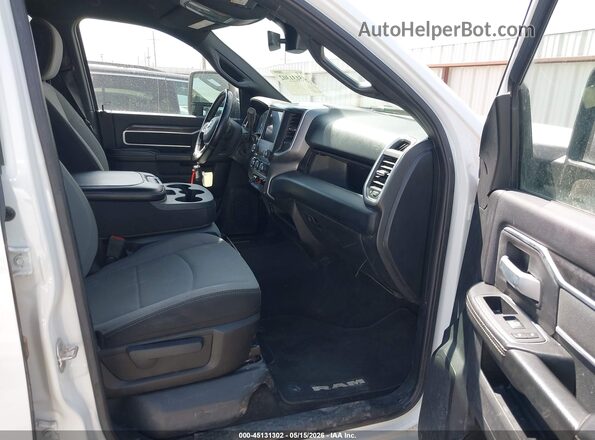 3C6UR5DL9RG283409 2024 RAM 2500 White Vista interior delantera