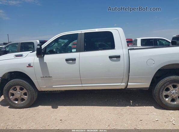 3C6UR5DL9RG348940 2024 RAM 2500 White სალონის 360-გრადუსიანი ხედი