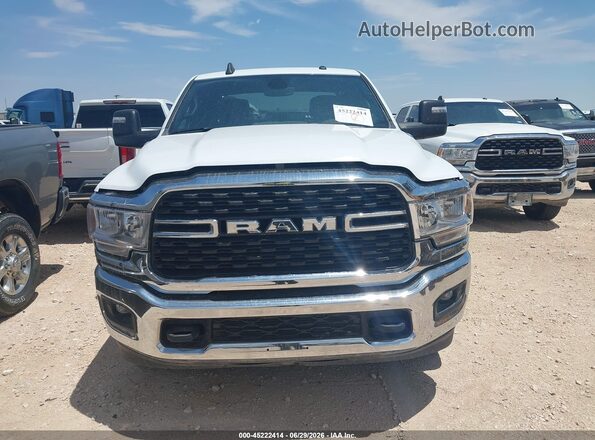 3C6UR5DL9RG348940 2024 RAM 2500 White ხელსაწყოთა პანელის ხედი