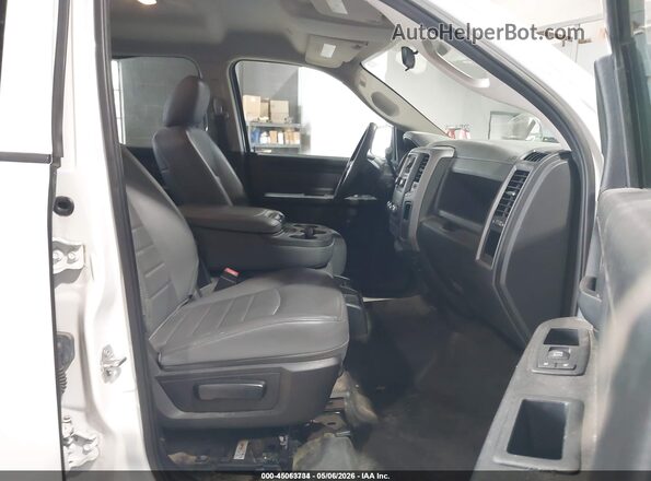 3C7WR4HJ1HG718042 2017 RAM 2500 White Widok wnętrza z przodu